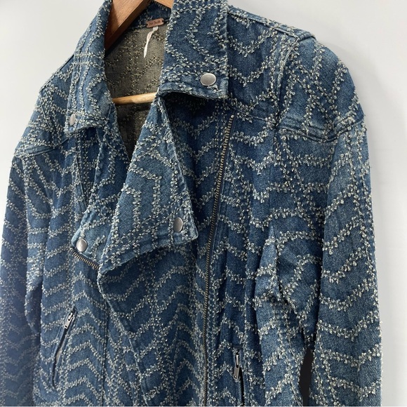 Free People Punched Denim Moto Herringbone Blue Jean Jacket Size 6 - Picture 14 of 16